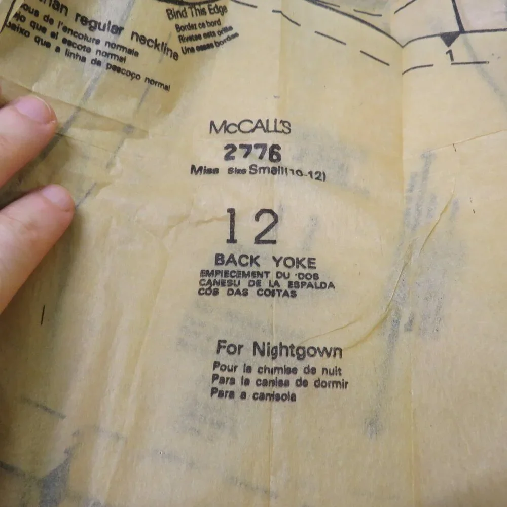 McCall's 2776 sewing pattern  EASY Robe, nightgown Small Petite